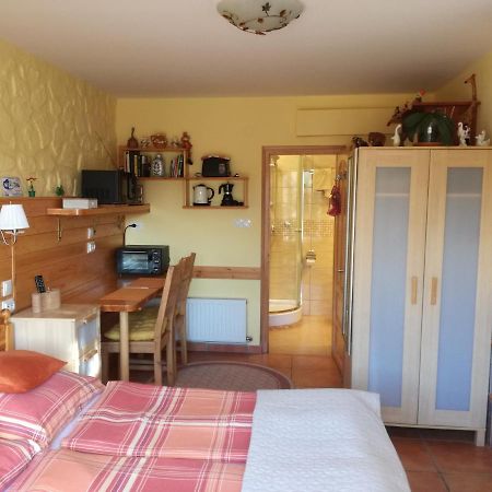 Virag Apartmanhaz Sopron Buitenkant foto