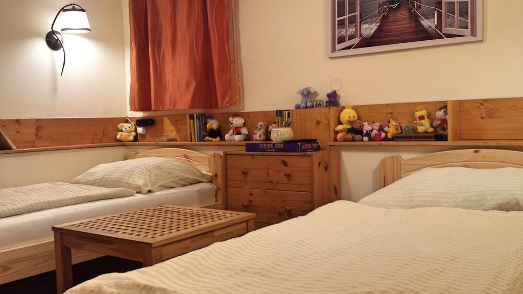 Virag Apartmanhaz Sopron Buitenkant foto