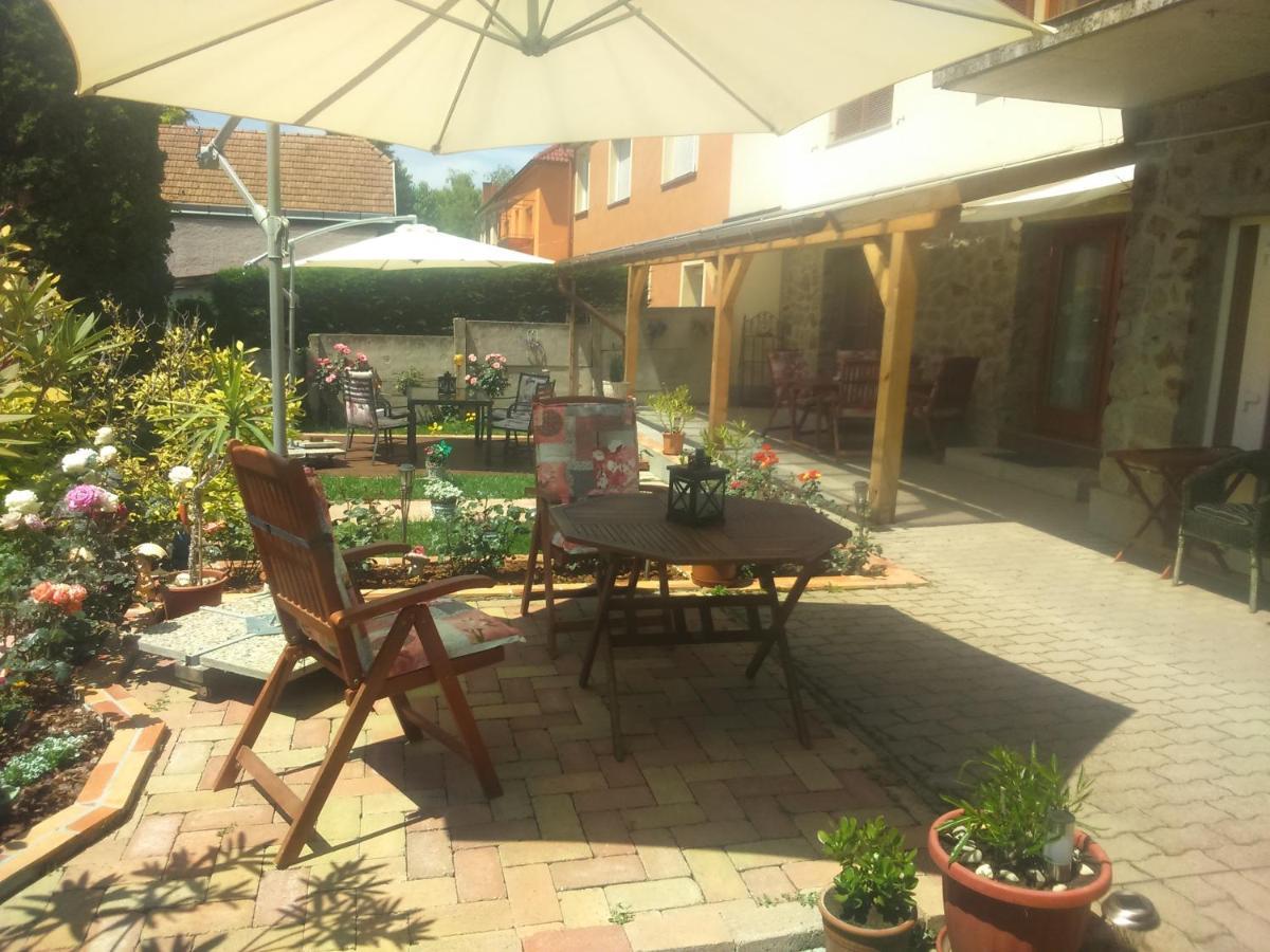 Virag Apartmanhaz Sopron Buitenkant foto